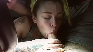 giovane ragazza tatuata mi succhia il cazzo in macchina (oral creampie)