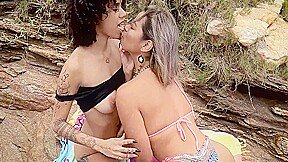 Inedito ! Primeira Experiencia Com Uma Garota Das Duas Delicias Mari E 7 Min With Mih Ninfetinha