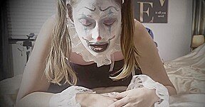 la clown se fait manger la chatte