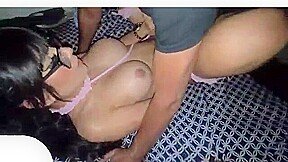 Nicole con dos maduros