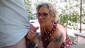 sa voisine lui tire une pipe a l apero