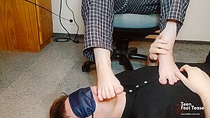 Slave Licks My Stinky Feet And Toes – Mistress Femdom