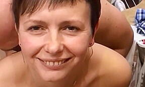 un mec est venu chopper sa jolie femme