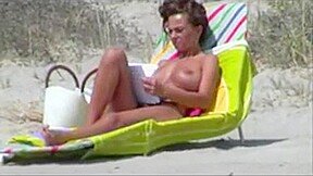 tetona en la playa
